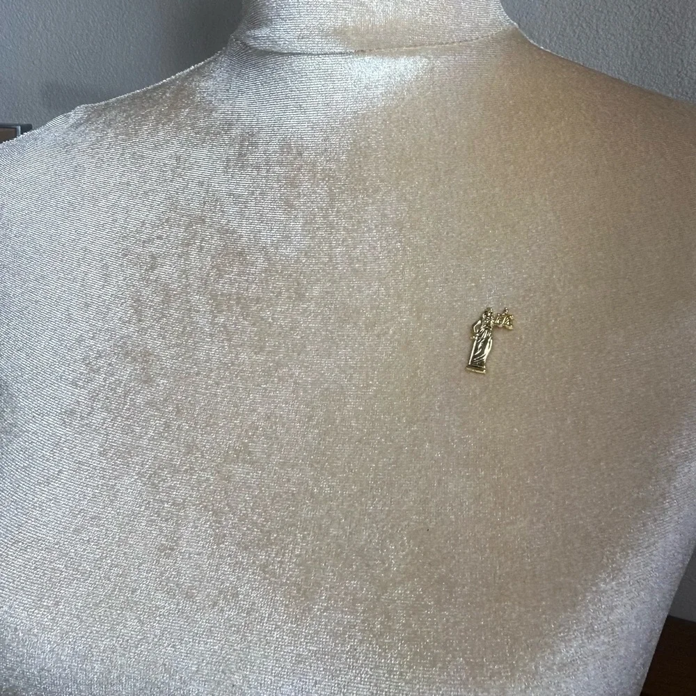 Dainty Justice Scales gold tone lapel pin - Picture 5 of 6